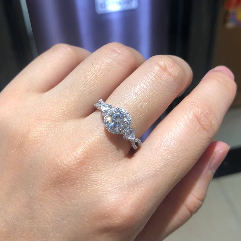 圆包Women's RingS925银镀白金定制选款主石Moissanite1.0ct/副石高碳钻